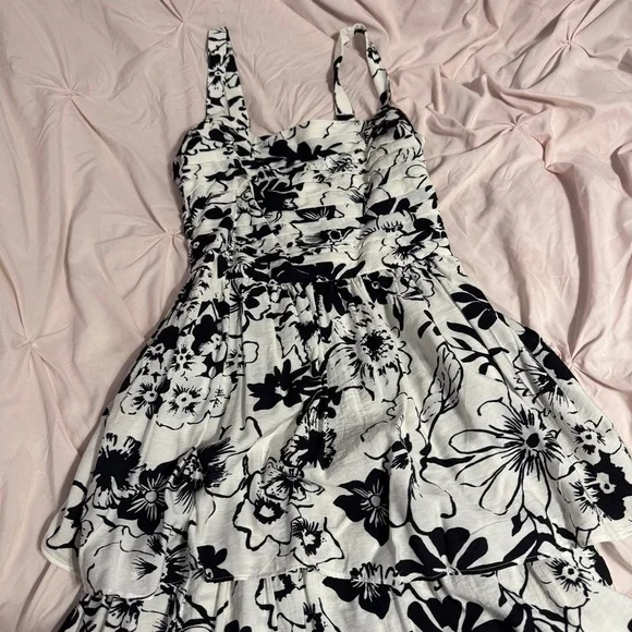 Abercrombie & Fitch Tall Black & White Floral Tiered Maxi Dress - Picture 5 of 10